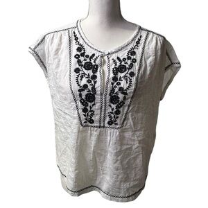 MAX STUDIO Women's White Black Embroidered blouse size XS NWT